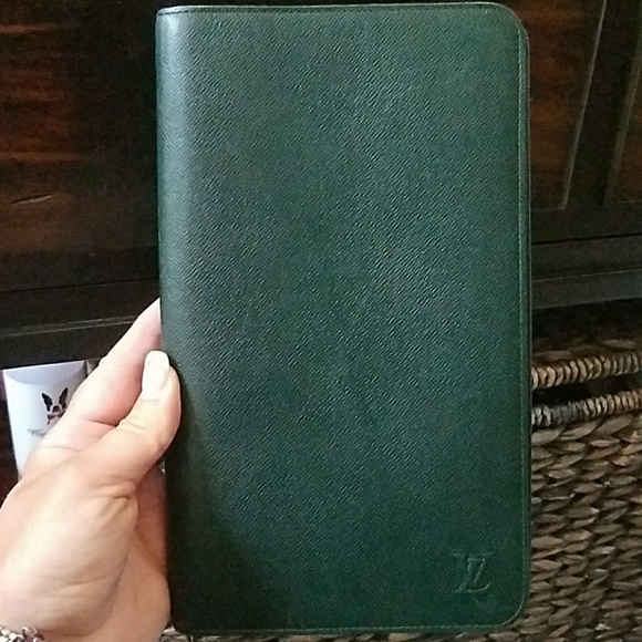 Louis Vuitton Accessories - Authentic Louis Vuitton agenda Day Planner